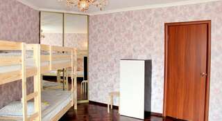 Гостиница Хостел «Надежда» Новосибирск Кровать в общем номере для мужчин и женщин с 8 кроватями-1