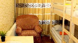 Гостиница Хостел «Надежда» Новосибирск Кровать в общем четырехместном номере для женщин-1